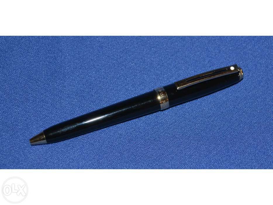 Esferográfica Sheaffer com bordo na tampa de ouro