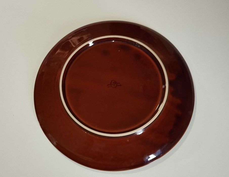 Duży talerz porcelit Pruszków tzw kokardki brązowy