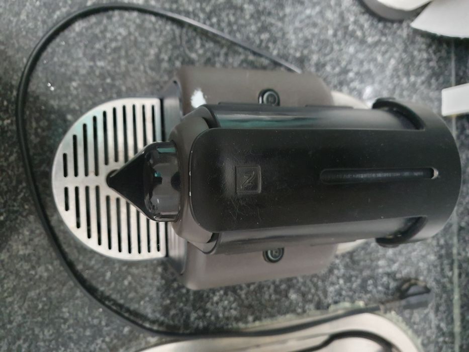 Máquina de café nespresso ESSENZA - para peças