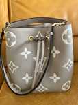 Louis Vuitton Neo Noe MM skóra empriente tourterelle/creme rachunek