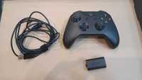 Pad Xbox One + zestaw Play&Charge - akumulator z przewodem USB