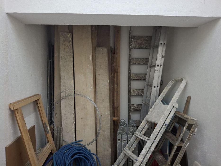 Vendo recheio de armazém de construção civil por fim de atividade