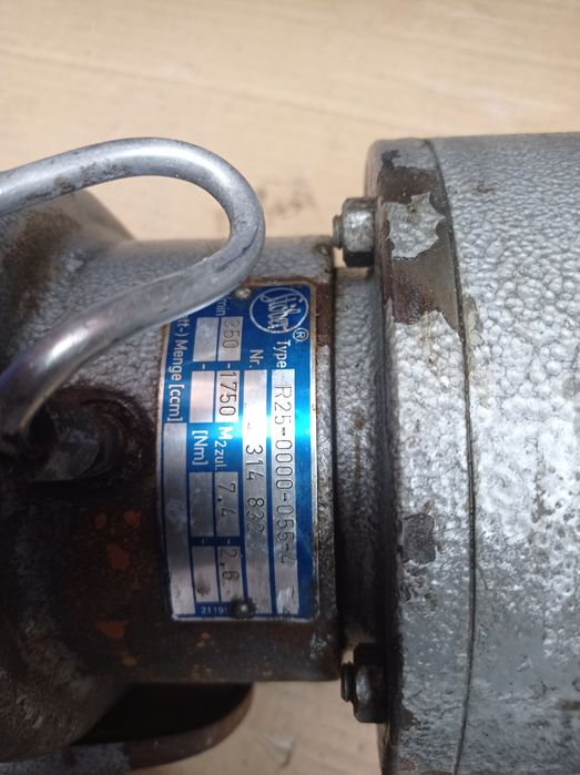 Przekładnia 100/min silnik 0,37kw wariator  motoreduktor