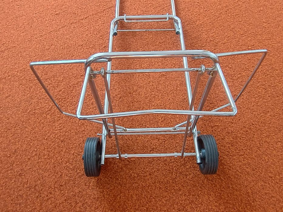 Wózek metalowy na kółeczkach