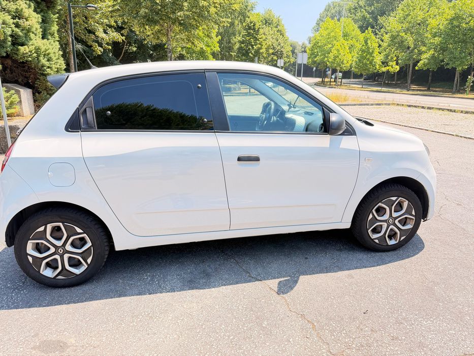 Renault Twingo 1.0 SCe (2016) – Citadino Impecável e Económico — foto 2
