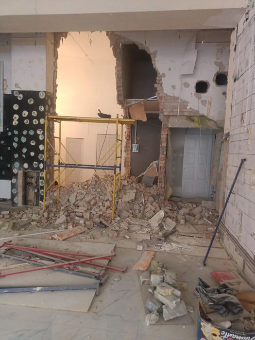 Демонтаж плитки стяжки перестенков