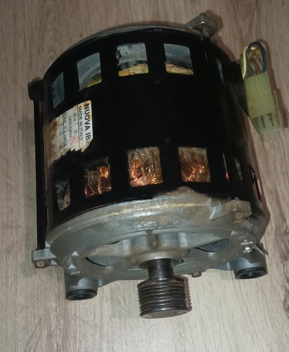 Двигун на пральну машину Indesit