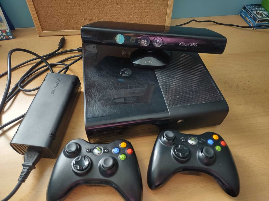 Konsola Xbox 360, Kinect, 2 pady + gry