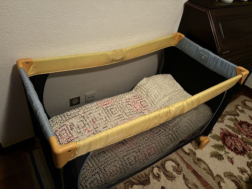 Cama de viagem articulada