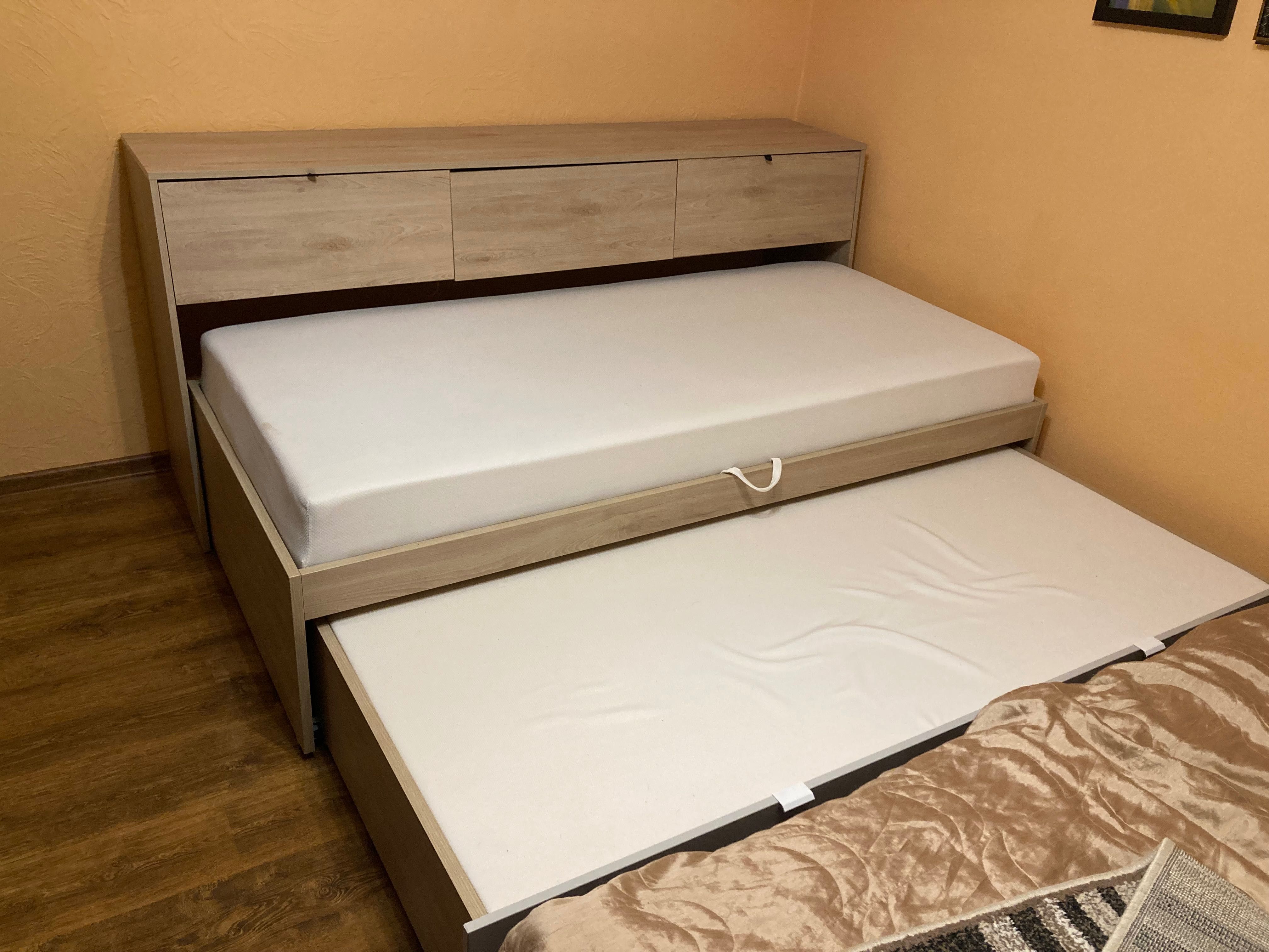 Łóżko dwuosobowe rozsuwane z półkami