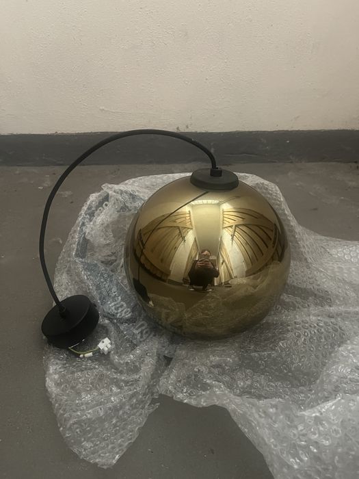 Złota lampa wisząca kula nowoczesna klosz żyrandol