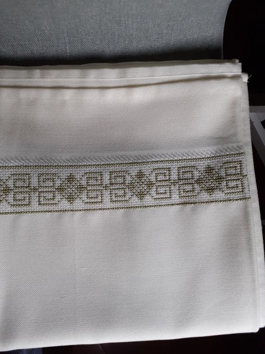 2 Toalhas de Mesa - Bordado à Mão