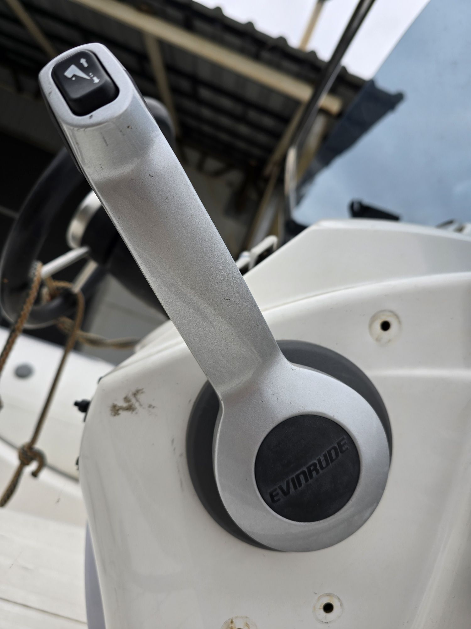 Лодочный мотор Evinrude BRP e-tec HQ 200