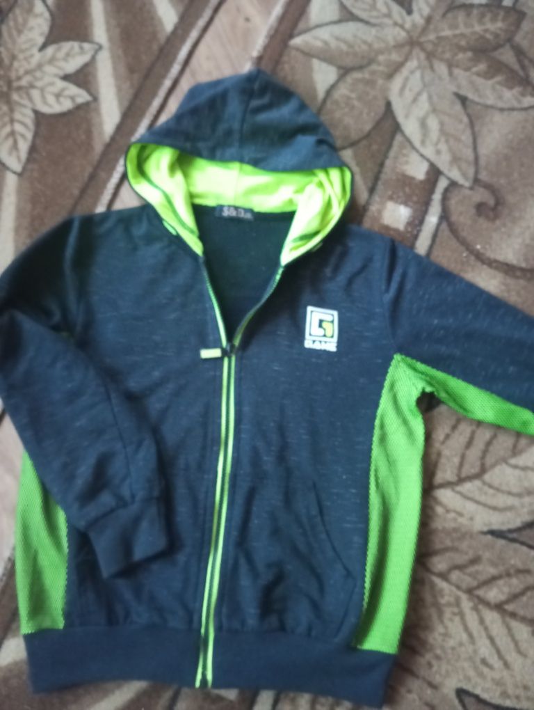 Спортивні кофточки