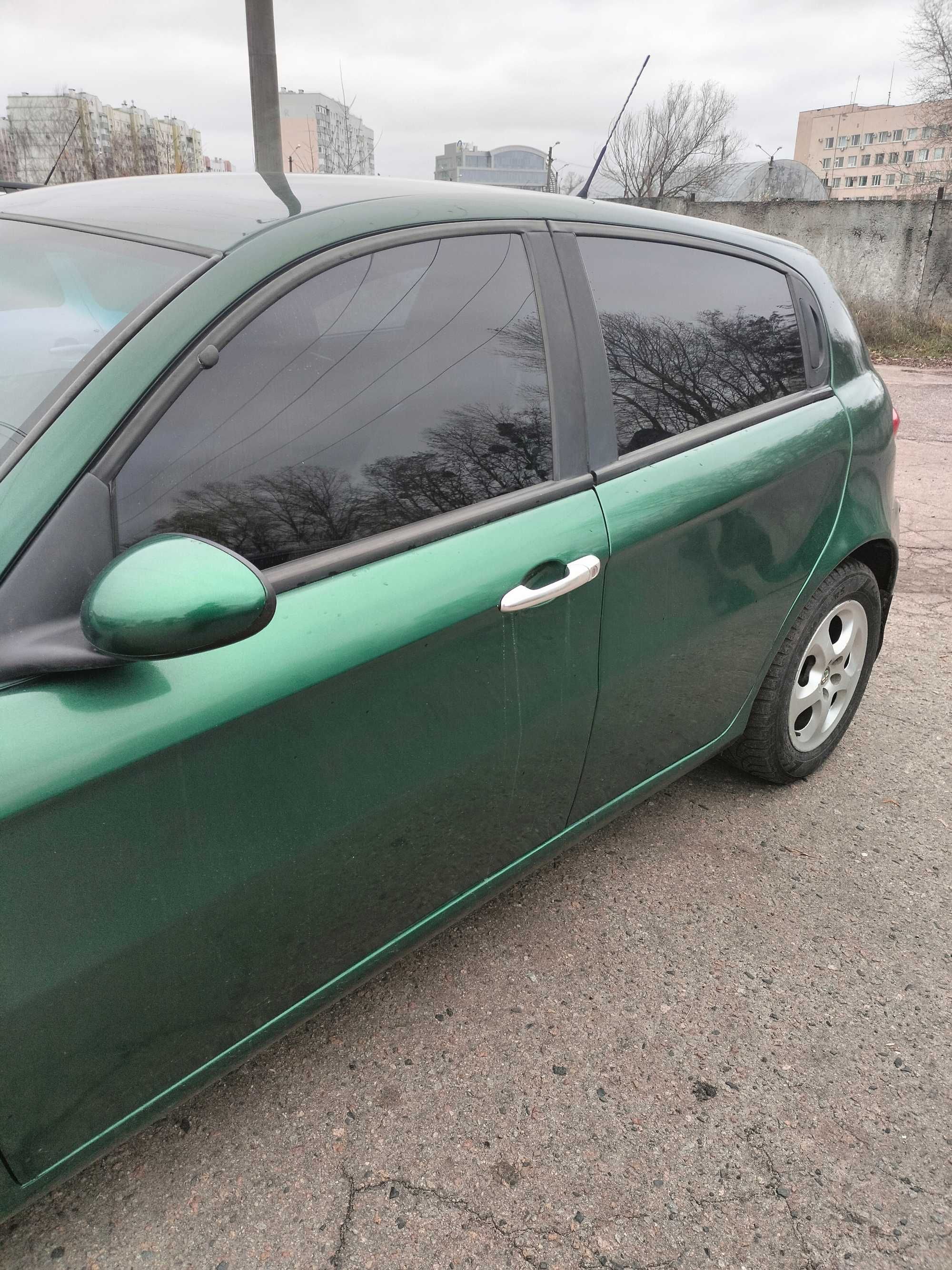 Альфа Ромео 147 1.6 TwinSpark 2001 Alfa Romeo механіка 5 дверей обмін