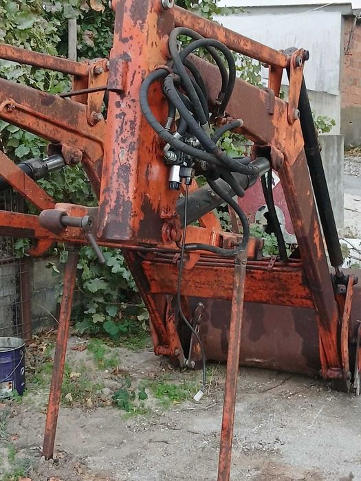 Carregador frontal tenias