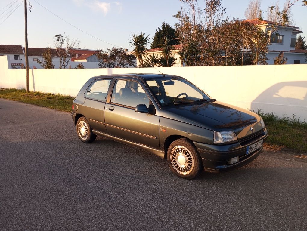 Renault clio 1.4 baccara