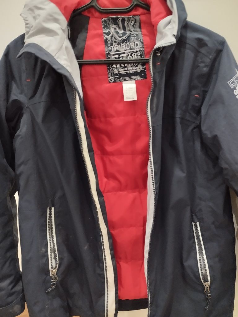 Kispo  parka Tribord Decathlon azul e vermelho com capuz . Impermeável