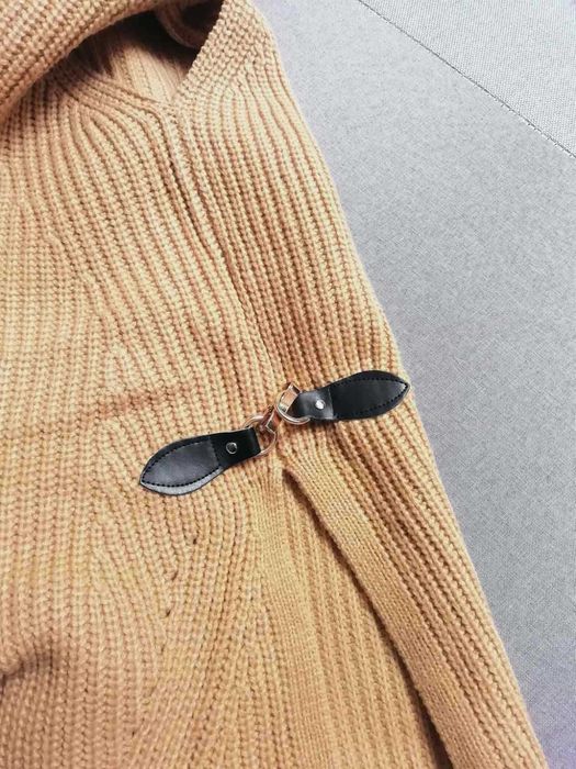 В'язаний жилет теплий в'язана жилетка тепла вязаная теплая вязаный