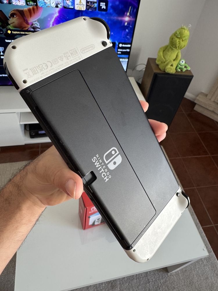 Nintendo Switch OLED - Pack 3 jogos + capa