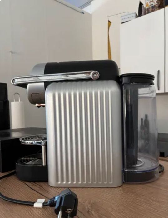 Vendo Maquina de Café Nespresso Zenius