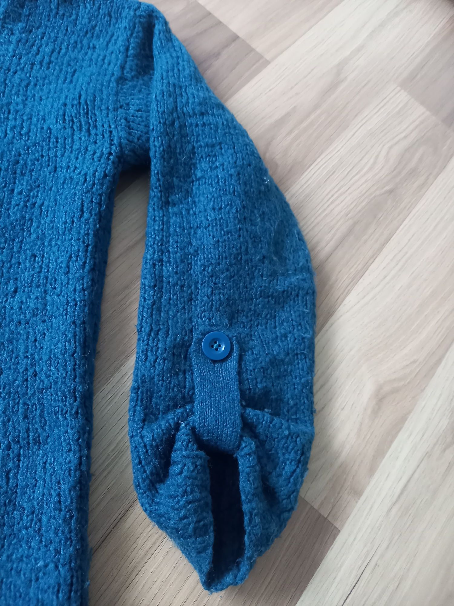 Sweter z ozdobnym tyłem