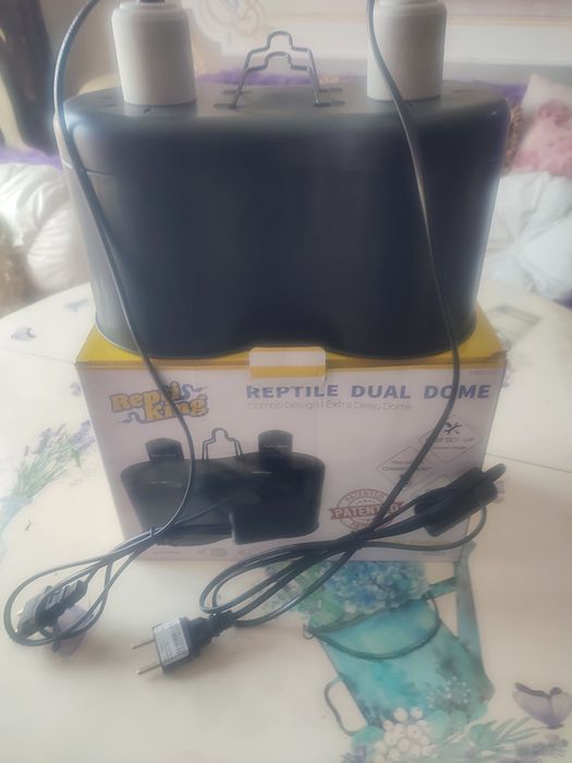 Светильник двойной для рептилий и декоративных птиц.