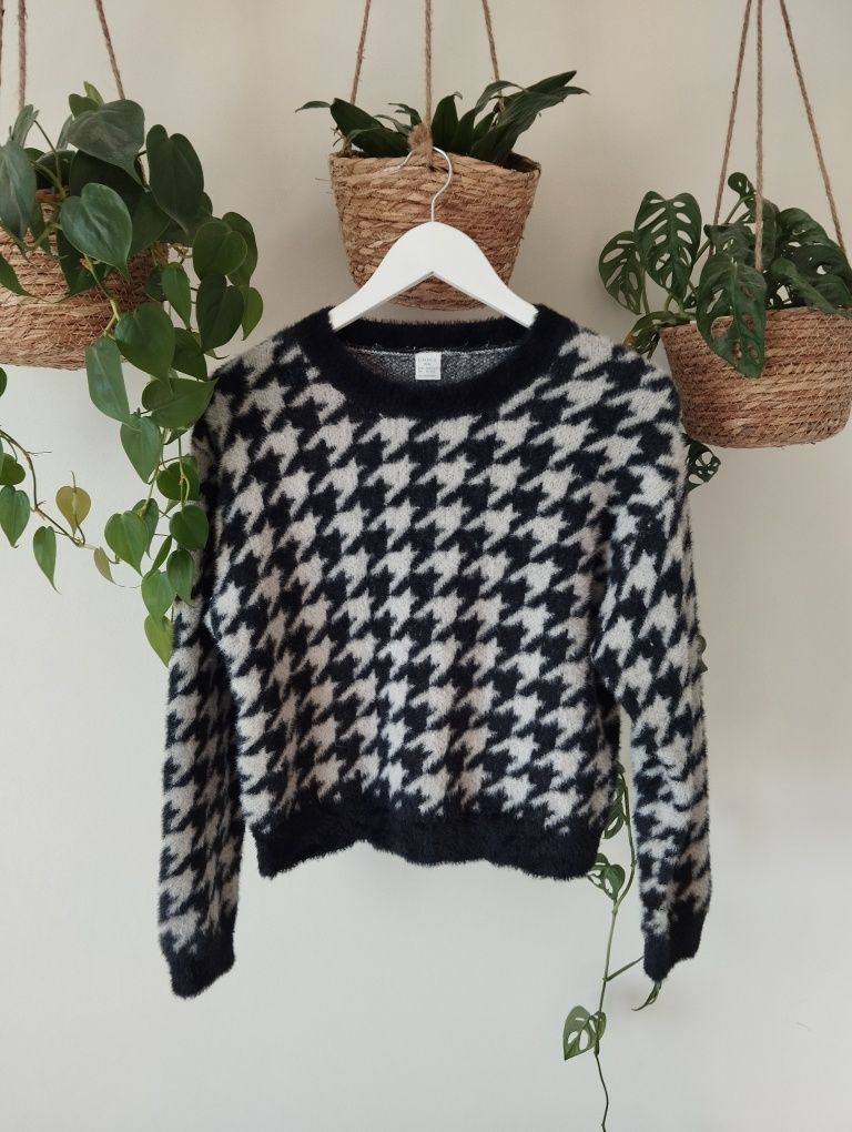 Włochaty sweter w pepitkę, czarno- szary r. S/M Lindex
