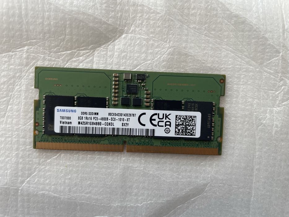 Оперативна память: Samsung DDR5 4800MHz 16GB (2x8GB)