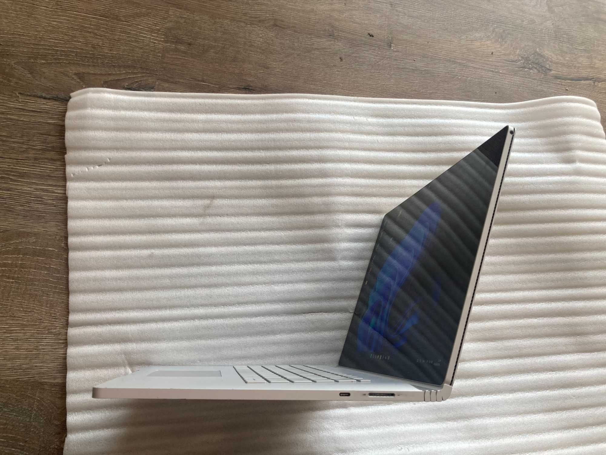 Ноутбук Планшет Microsoft Surface Book 2 15 i7/16GB/NVIDIA GTX 1060