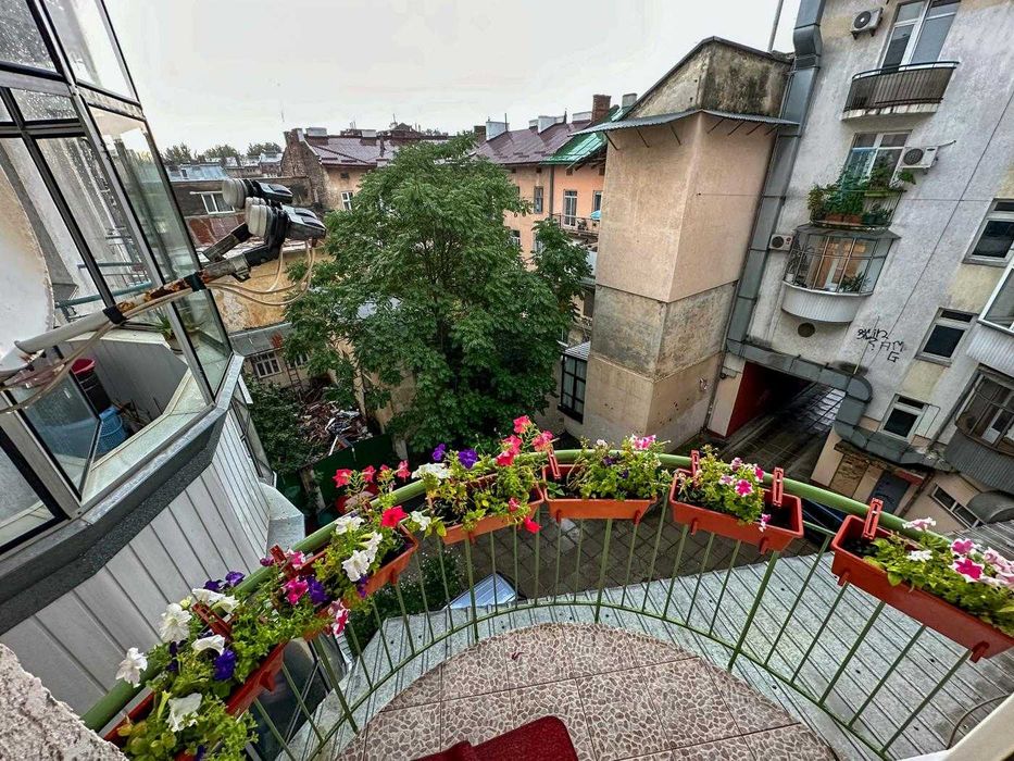 Продаж , 3 кімнатна,  квартира. Єфремова 13