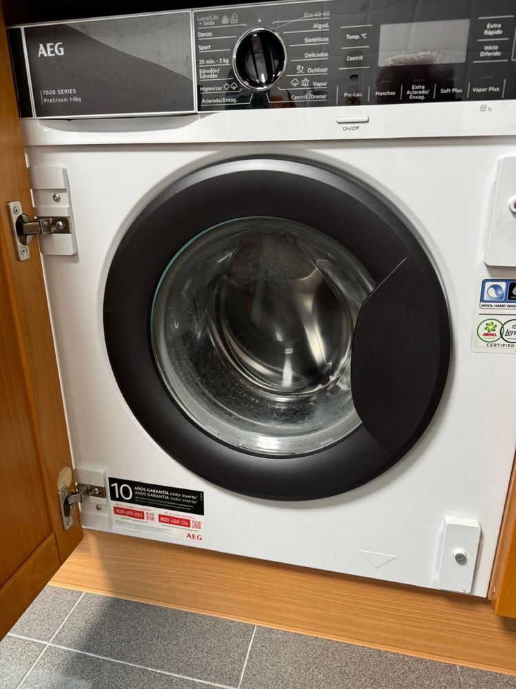 Maquina de lavar roupa de encastre AEG 8kg top da gama da AEG