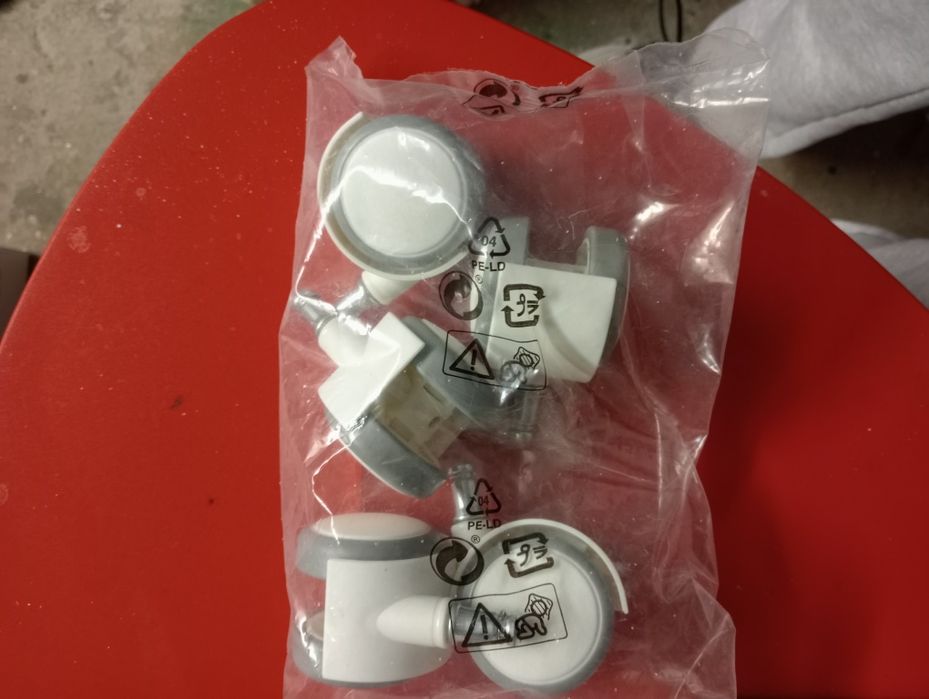 Rodinhas novas em embalagem fechada