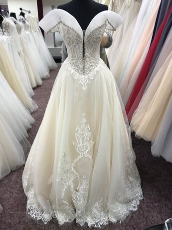 Весільна сукня, бренд Maxima, в ідеальному стані!