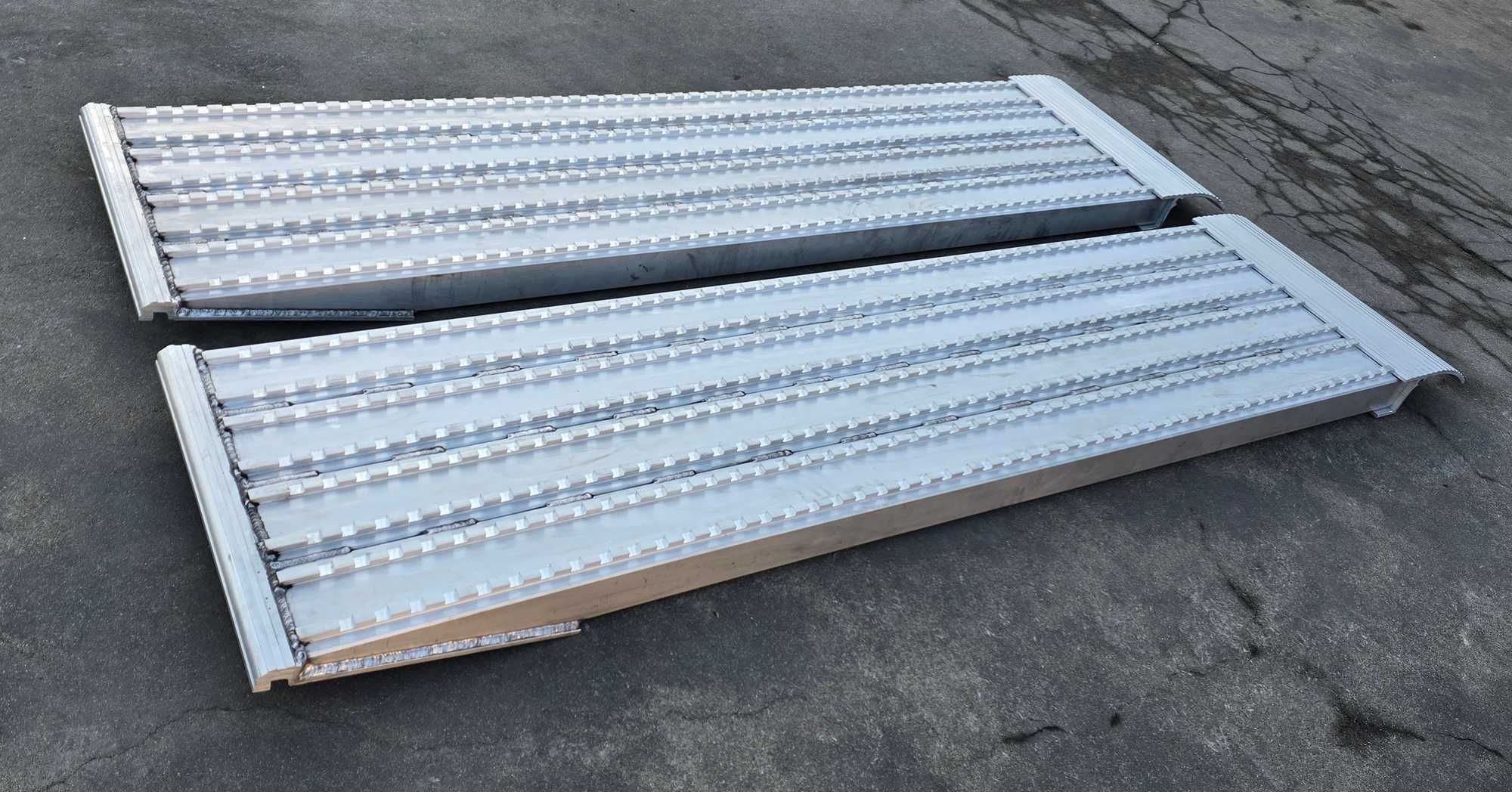Najazdy aluminiowe PROFESSIONAL 3500x600x90mm mocow. na płetwę 10,6 t.