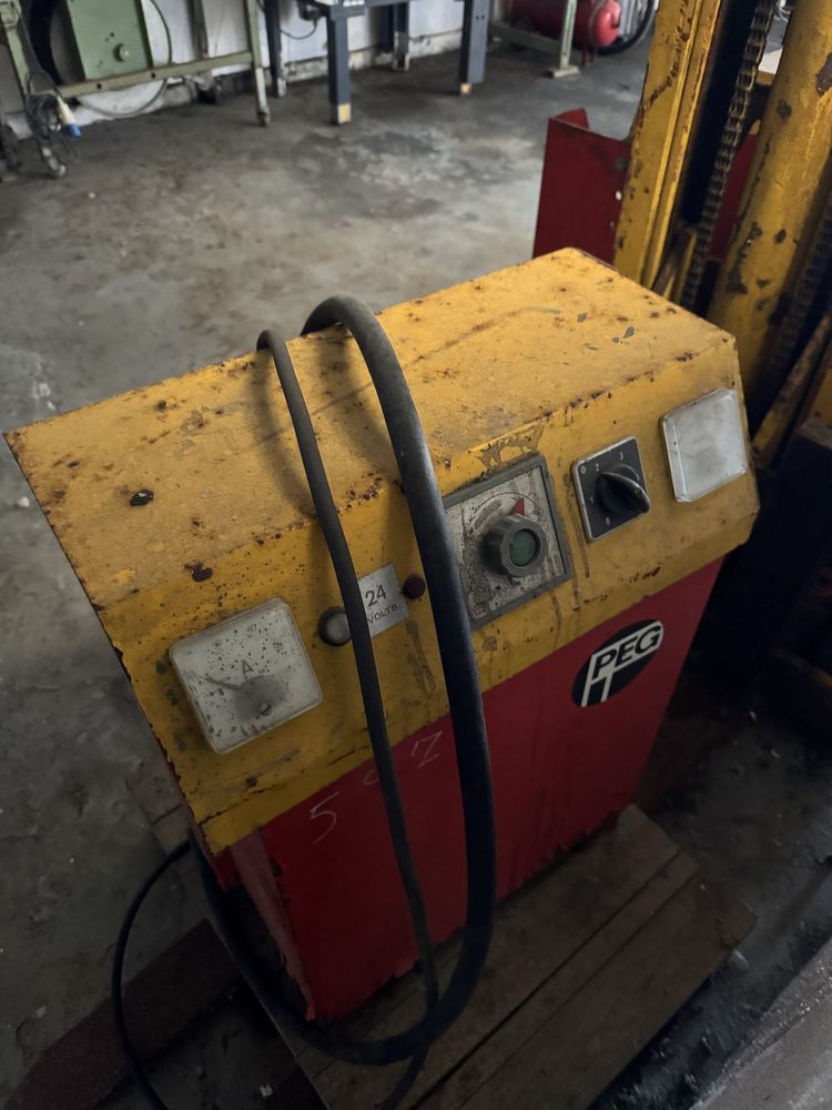 Empilhador Peg F2050EB