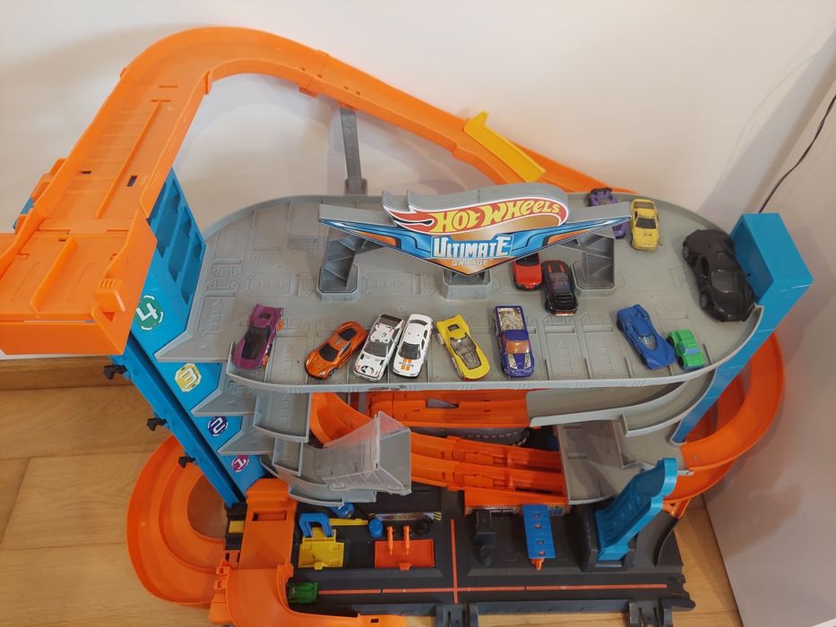 Pista Hotwheels Ultimate Garage Tubarão em perfeito estado