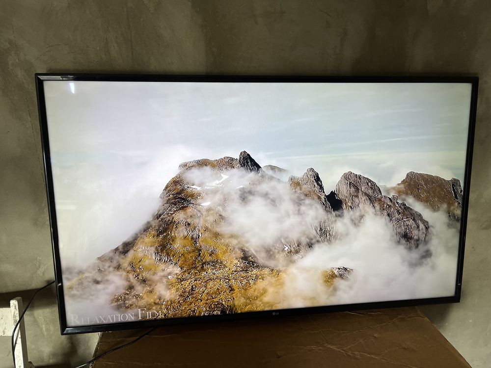 Телевізор LG 55 дюймів 55UM7050PLC