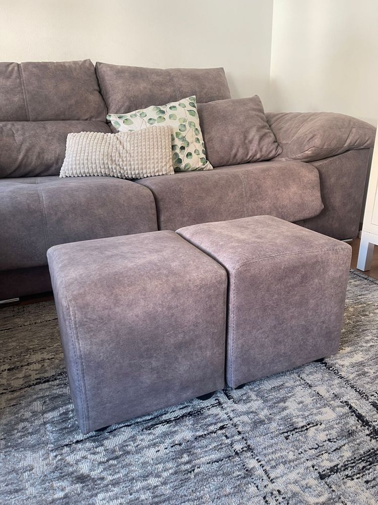 Sofá moderno com chaise longue, extensível e puffs incluídos!