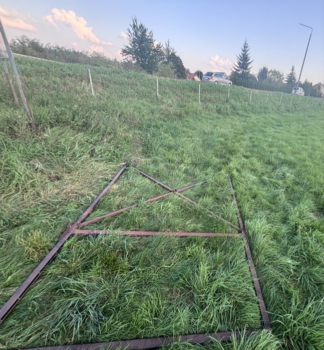 Pilne! Sprzedam 2 stalowe ramy pod baner/billboard 5x2 m – okazja!