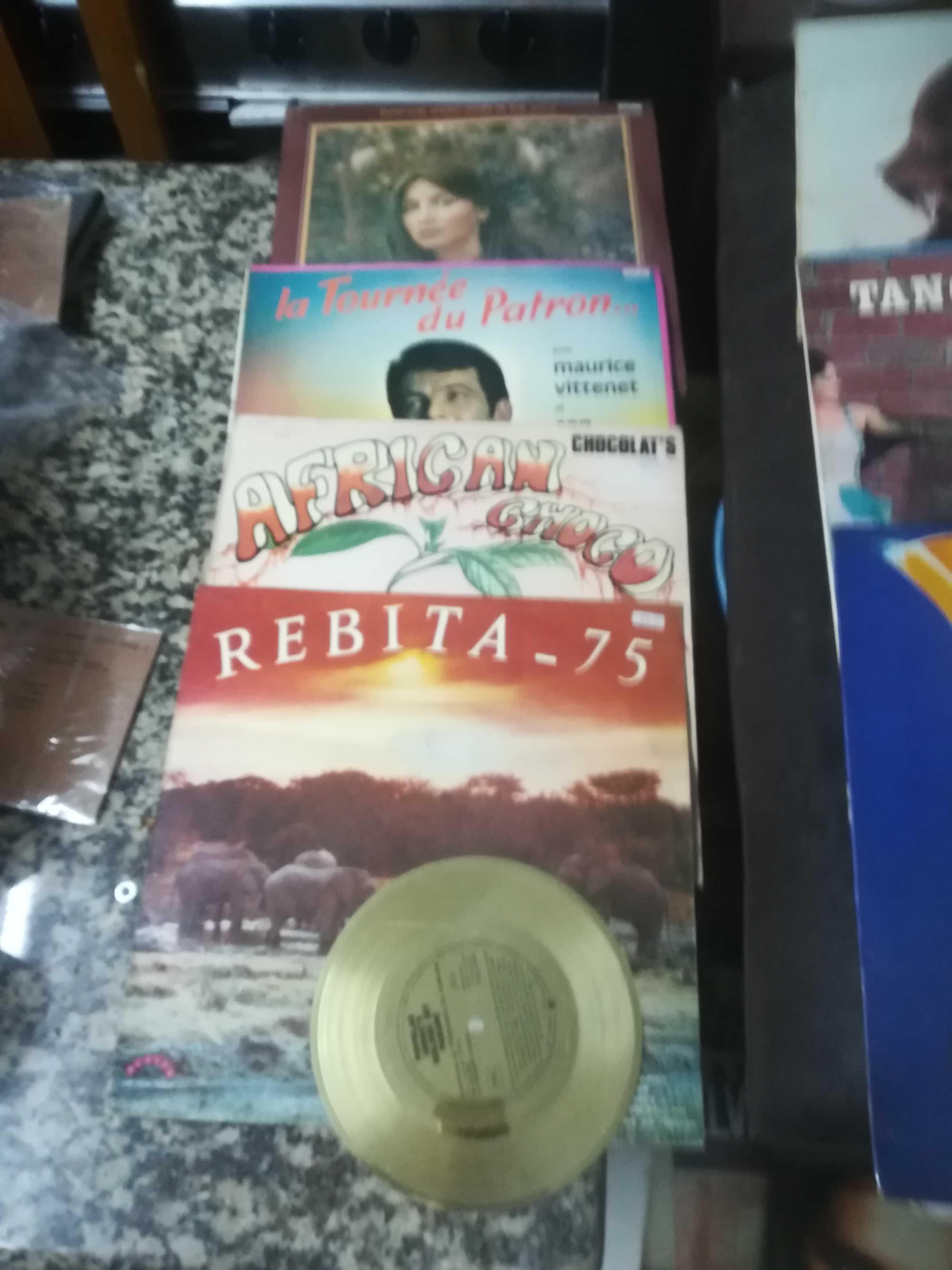 Discos de vinil Cassetes VHS CDS e Cassetes de música