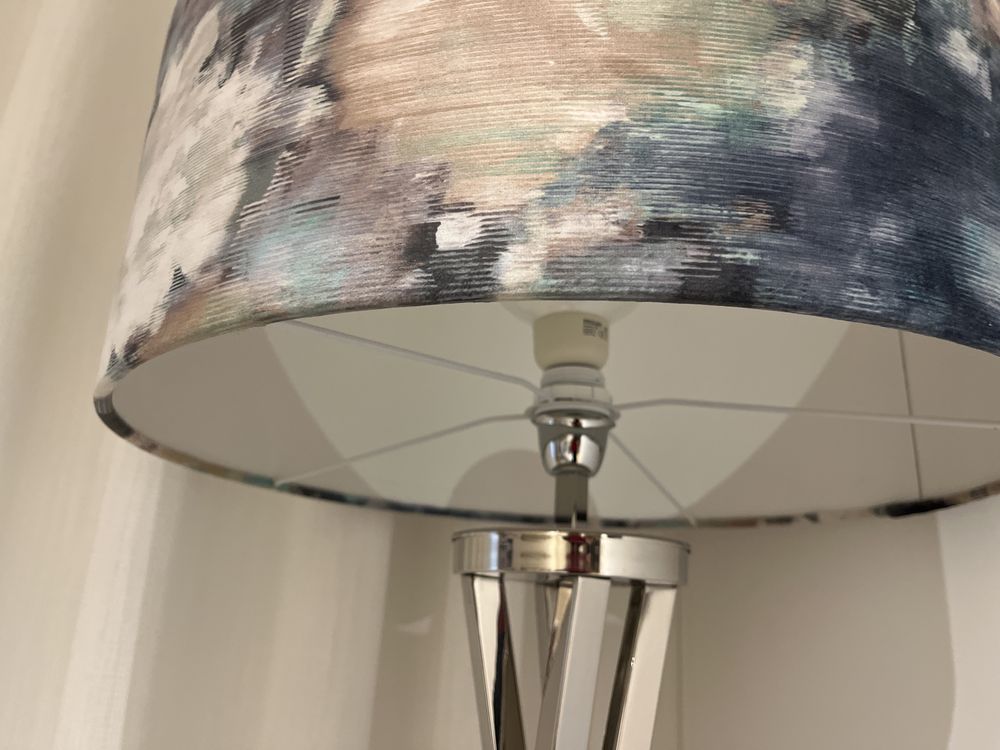 Conjunto 1 abajour e 2 almofadas decorativas 30 x 50