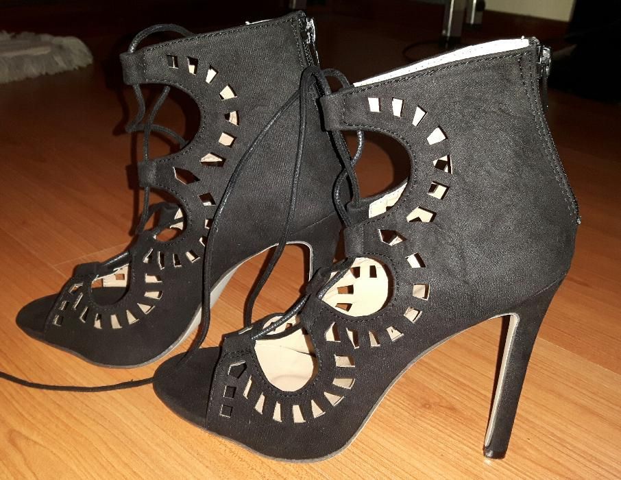 Sandálias femininas. Novas.