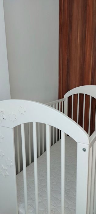 Łóżeczko dziecięce z materacem