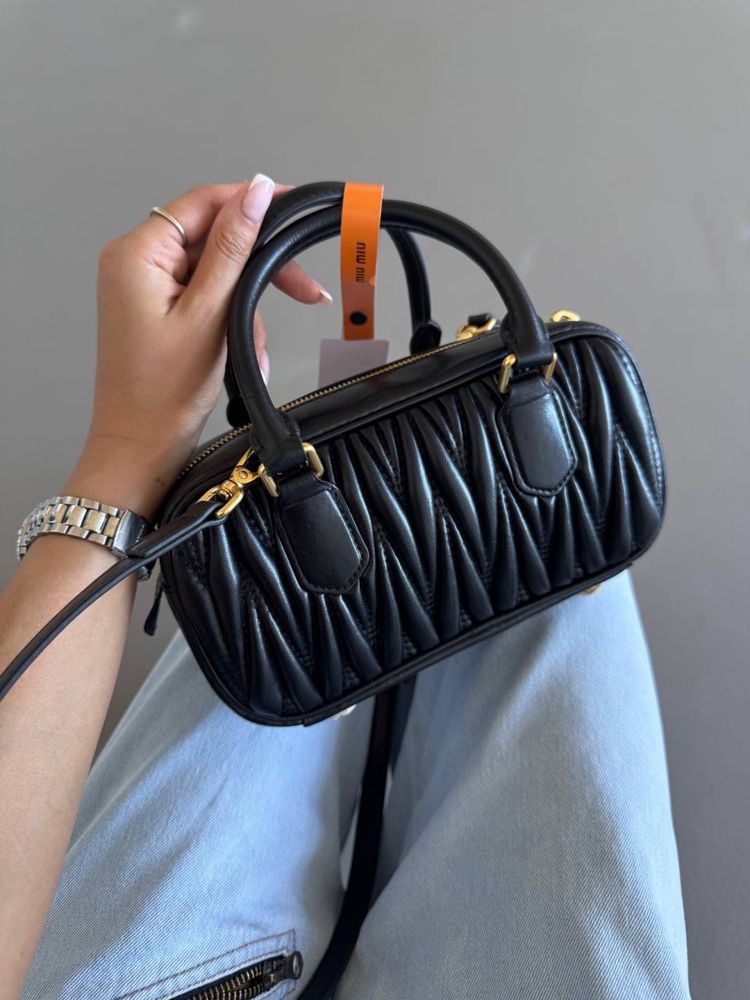 Шкіряна сумка miu miu