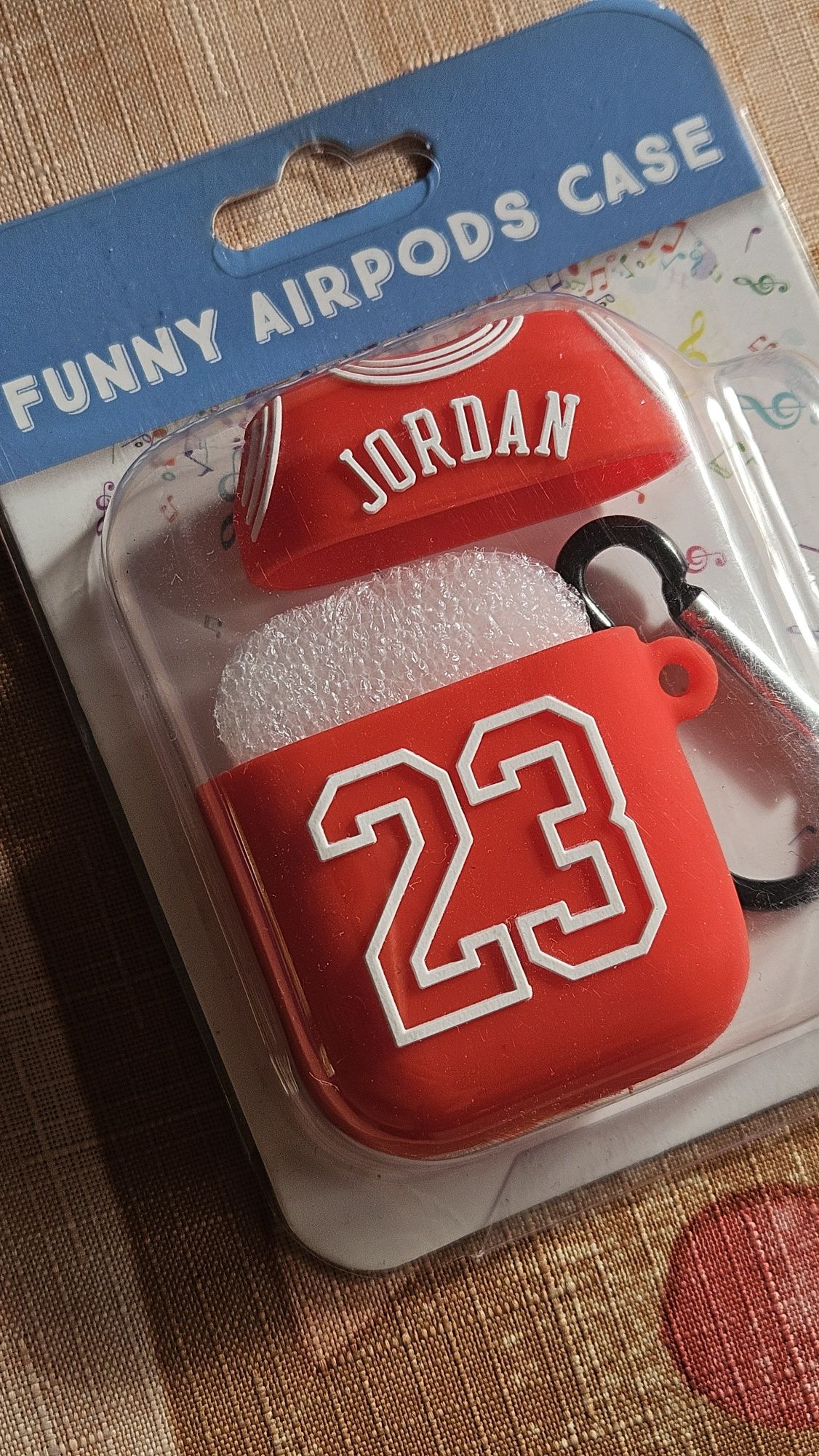 Etui silikonowe na AirPods 1 i 2 – Czerwone z Białym Nadrukiem JORDAN