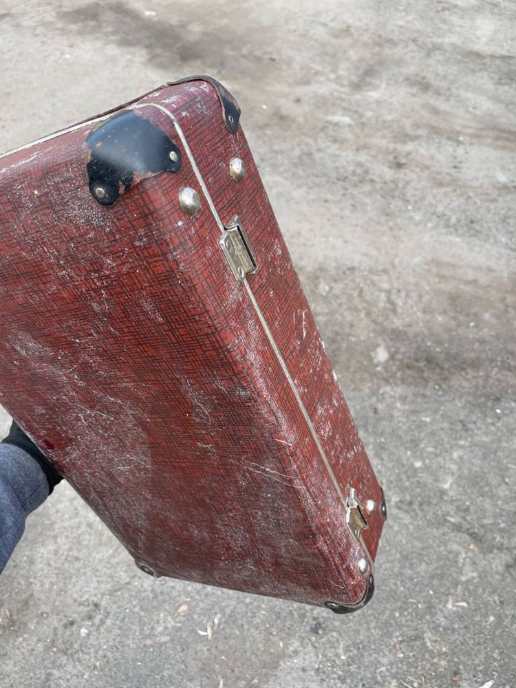 Старый винтажный чемодан дорожной сумка