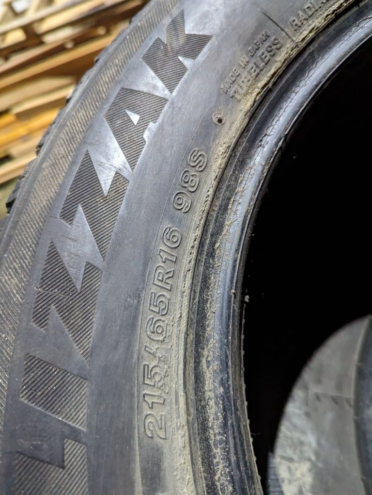 Bridgestone Blizzak 215/65/r16