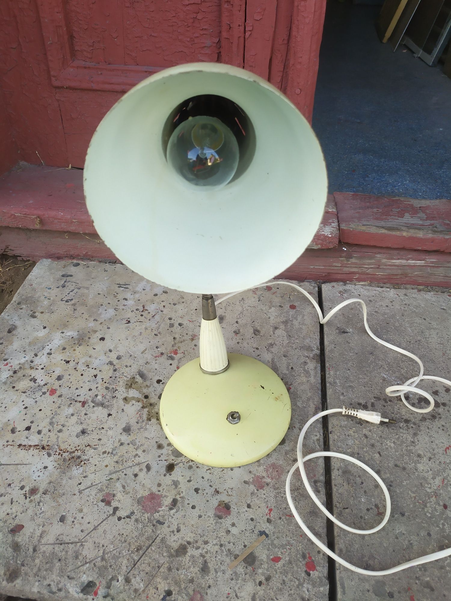 Stara lampa nocna na biurko . PRL