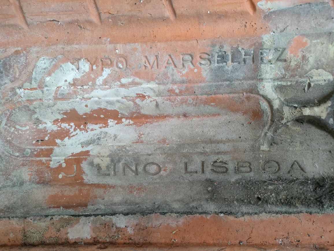 Telha Marselha . Lino Lisboa usada